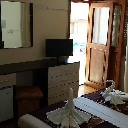 Guest house Zora 1 *