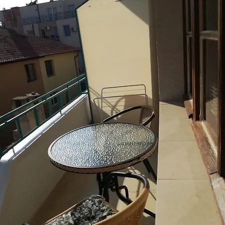 Guest house Zora 1 *
