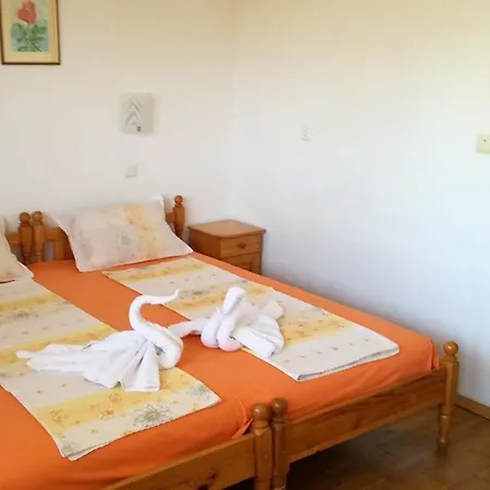 Zora 1 Guest house *