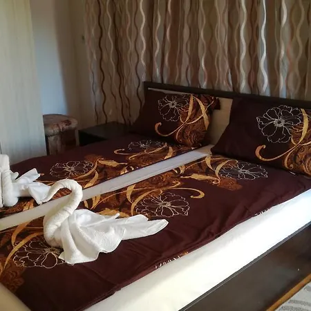 Zora 1 Guest house *